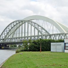 De DEMKA-spoorbrug over het Amsterdam-Rijnkanaal
