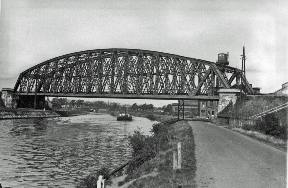 Demka-spoorbug in 1930-1937 achtergrond DEMKA Merwedekanaal